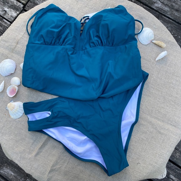 Beachsissi Tankini set in a Soft Green Colour Criss Cross Back Cut Out Bottoms - Picture 2 of 15